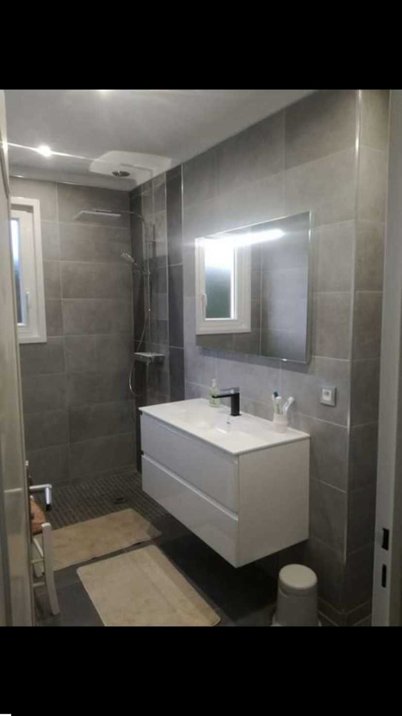 Création d'une douche à l'italienne et pose de meuble suspendu