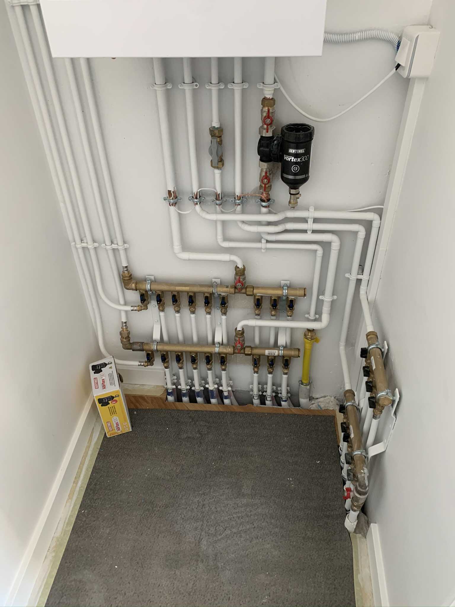 Installation de collecteurs hydrauliques et filtration chauffage