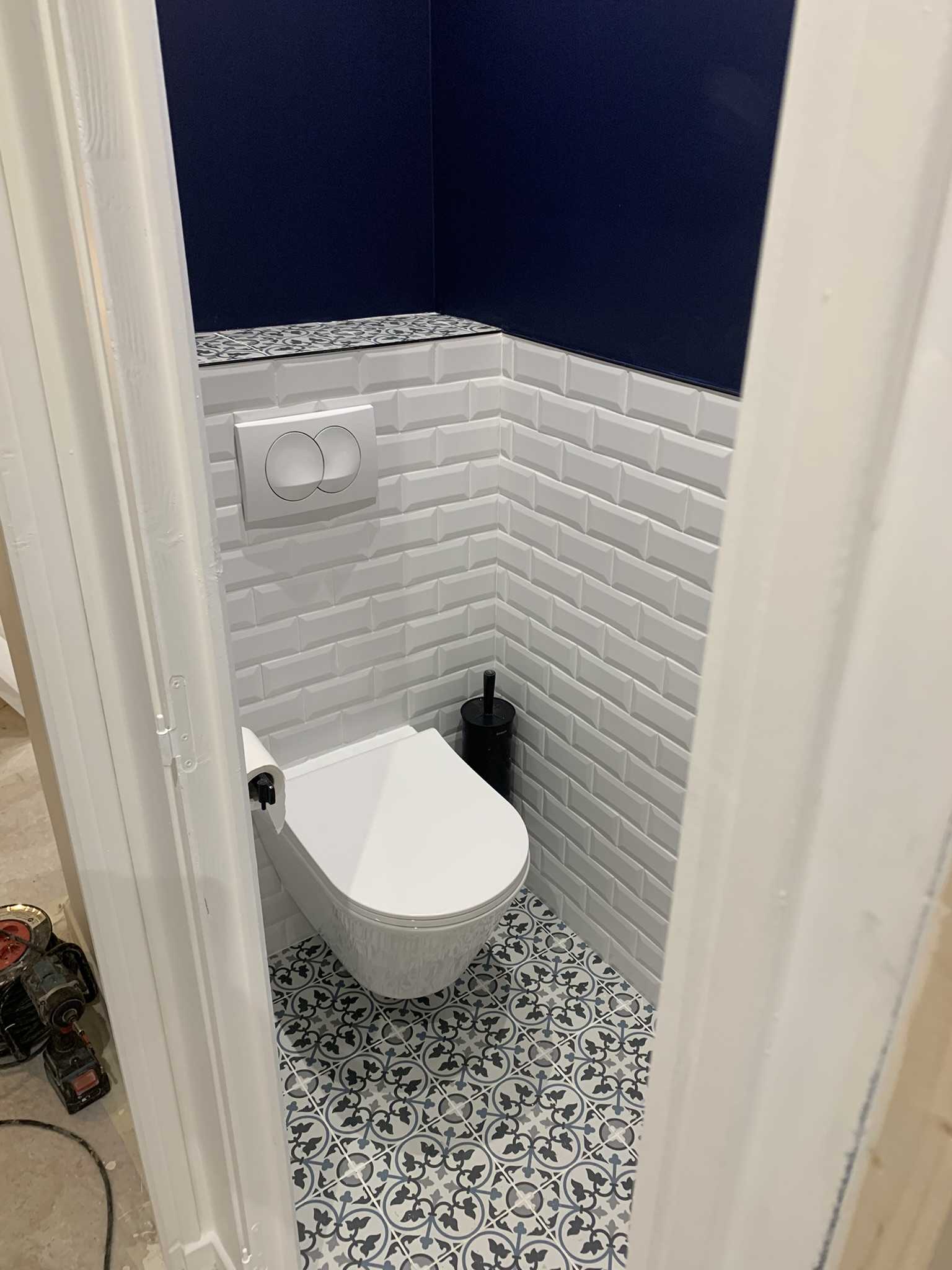 Rénovation de WC style rétro chic et carreaux de ciment
